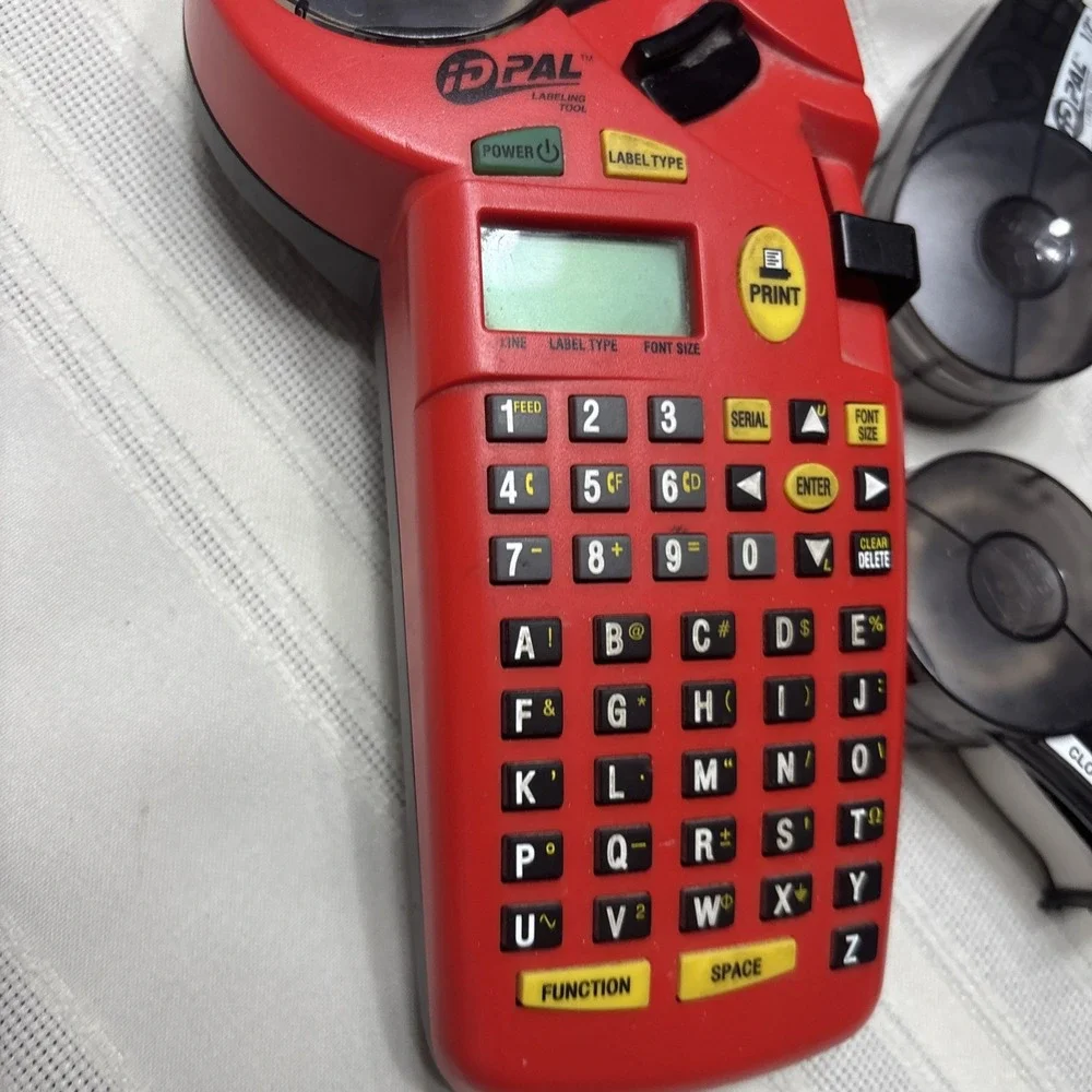 Brady ID Pal-750-499 Label Maker/ Bundle For Parts‎ Will Power On W/cartridges